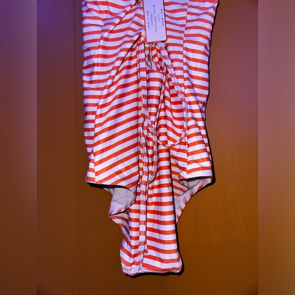 Beautiful one piece Swimsuit from Macolily size Large - Picture 2 of 6